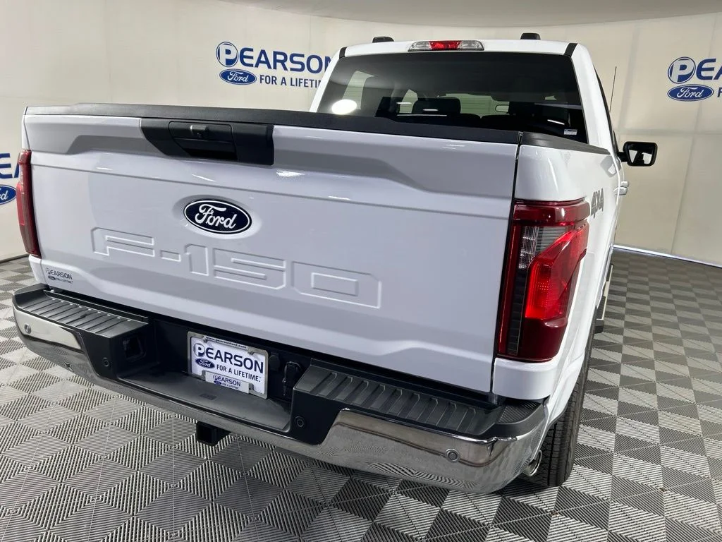 New 2026 Oxford White Ford XLT image 6