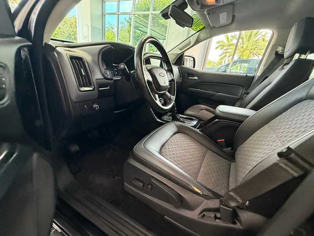 Used 2018 Black Chevrolet Z71 image 10