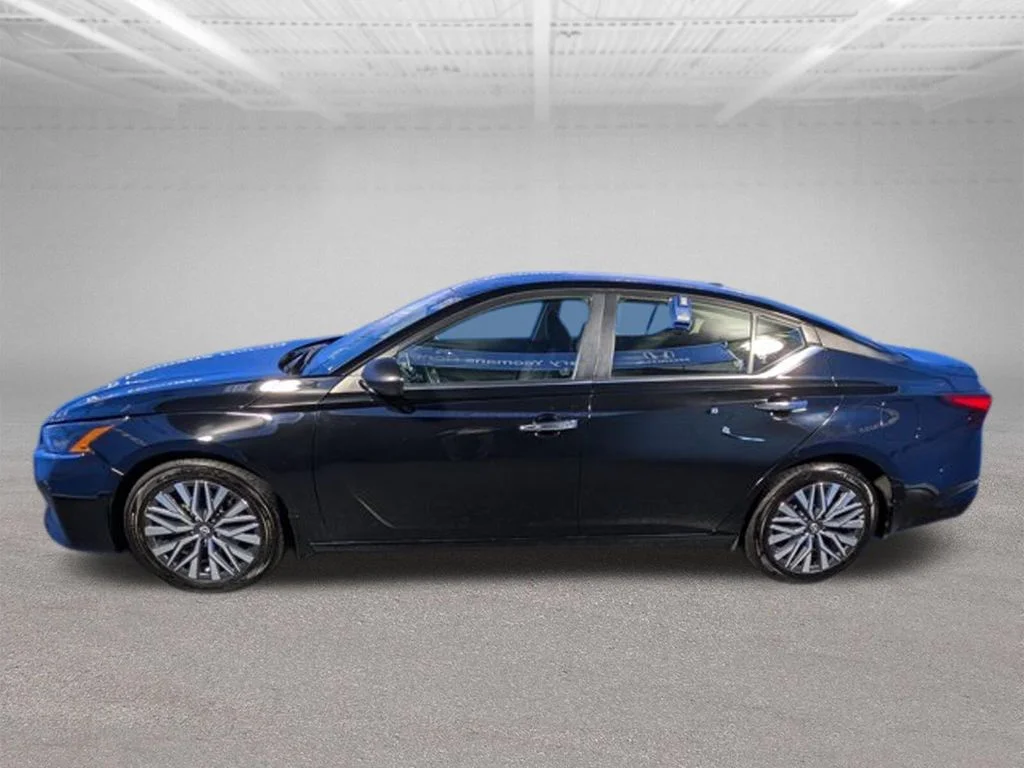 2024 Nissan Altima SV - Photo 8