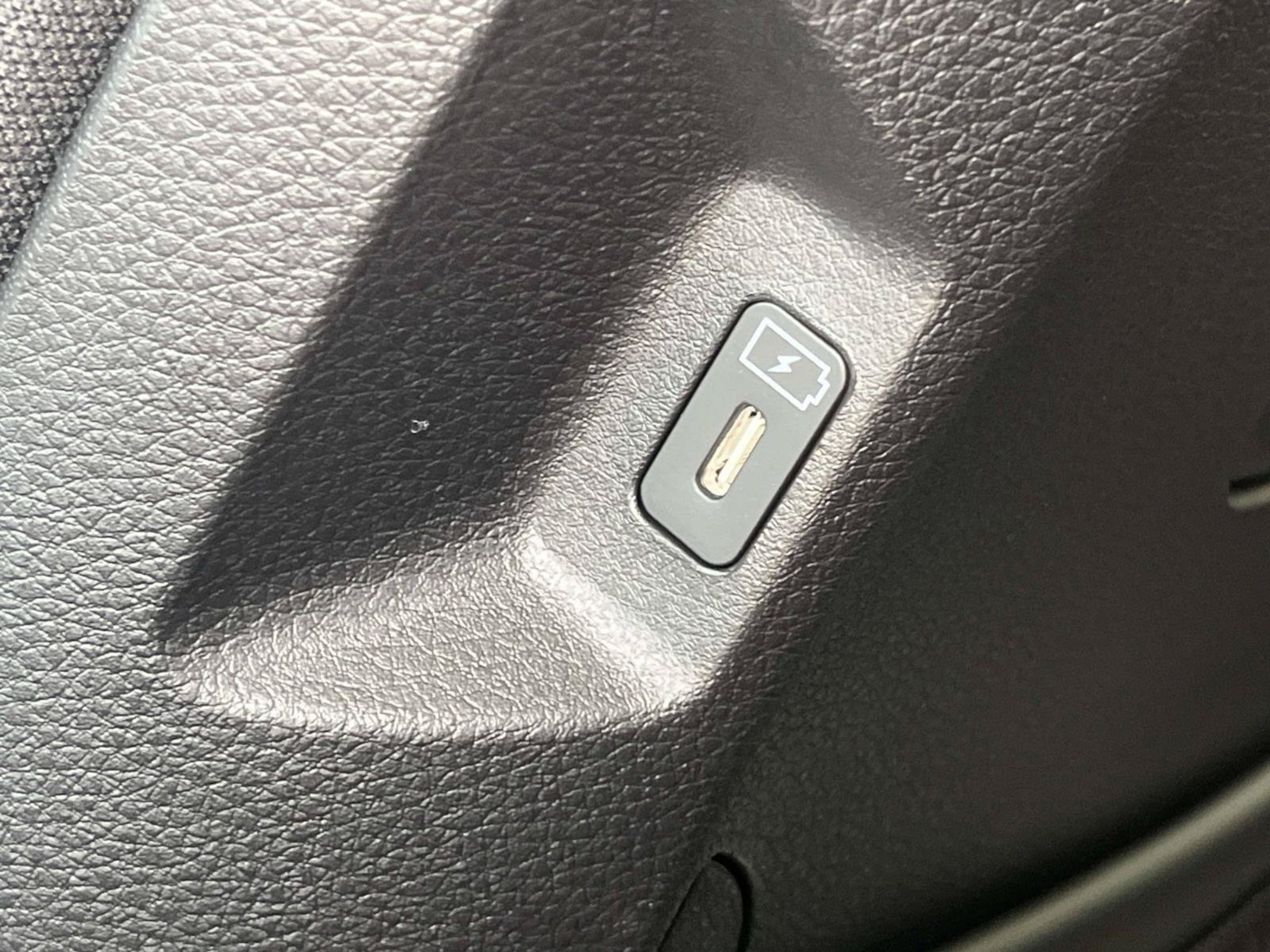 New 2026 Snow White Pearl Kia LXS image 14