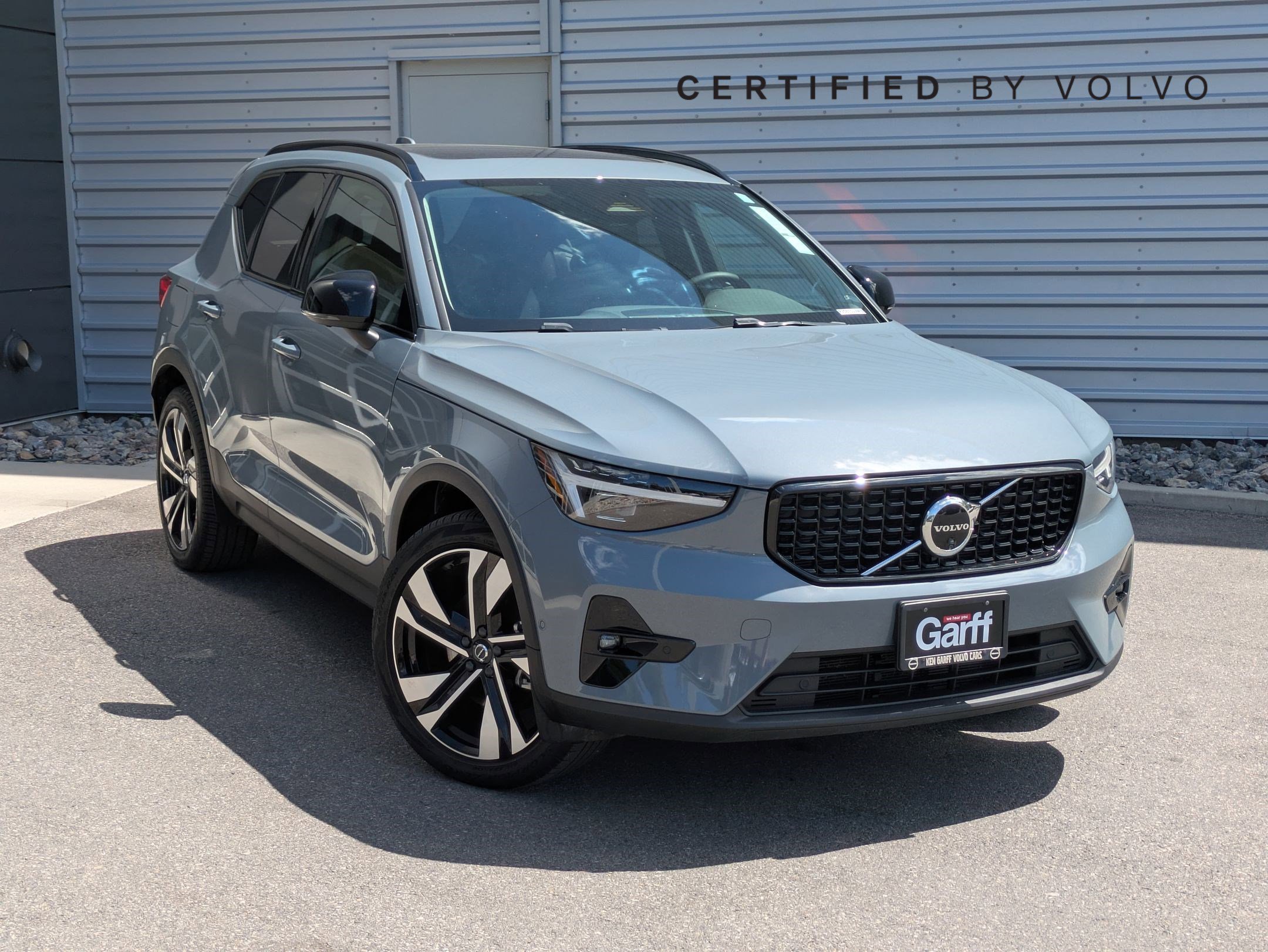 2023 Volvo XC40 B5 Ultimate Dark AWD's photo