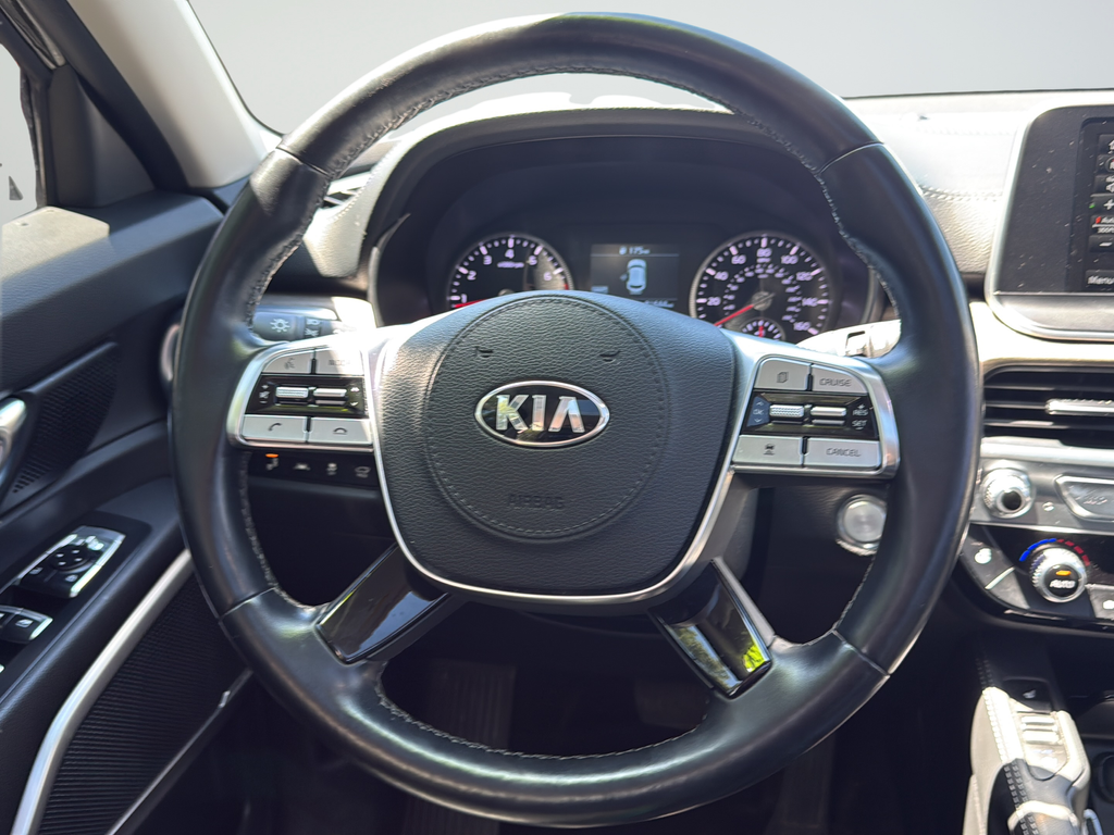 Used 2021 Green Kia EX image 17