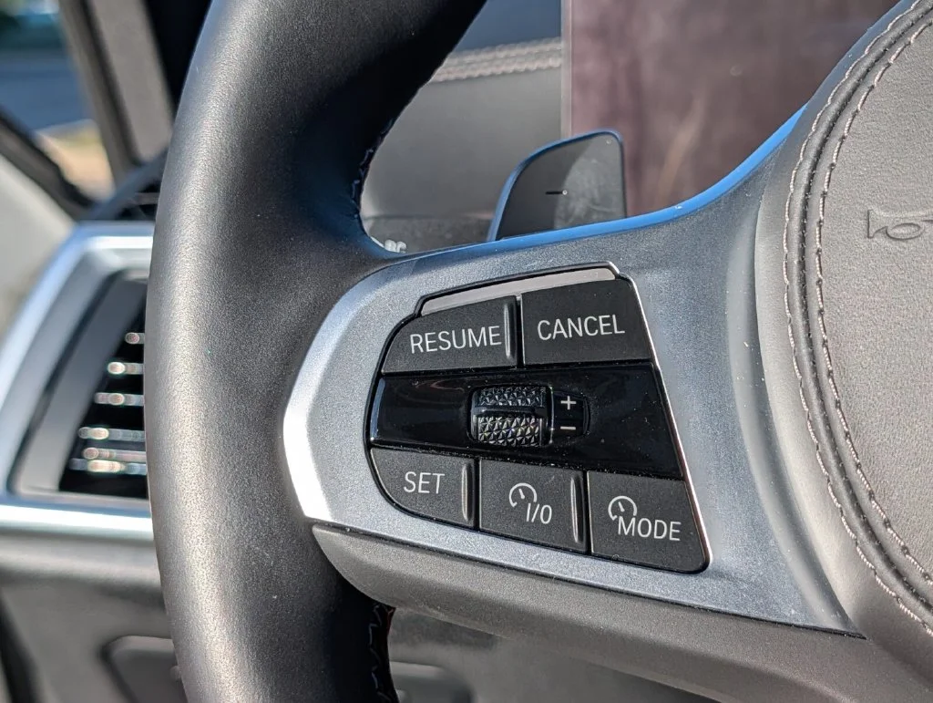 Used 2025 White BMW M60i image 19