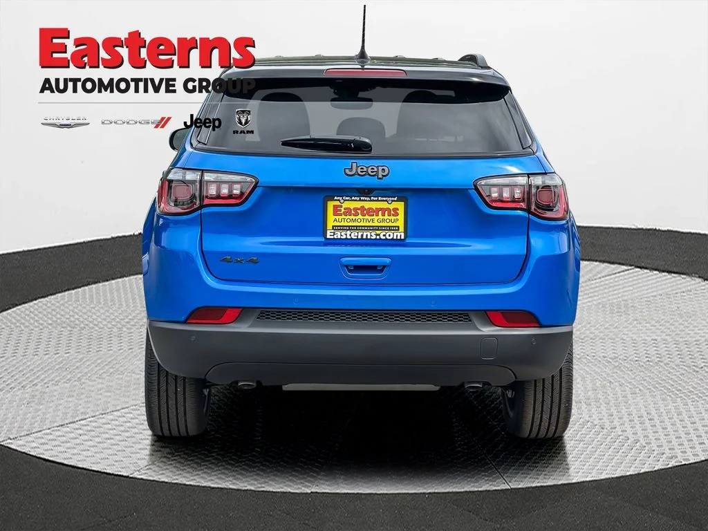 New 2026 Hydro Blue Pearl-Coat Exterior Paint Jeep Limited image 6