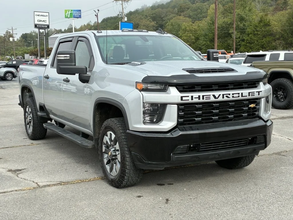 Used 2021 SILVER ICE METALLIC Chevrolet Custom image 4