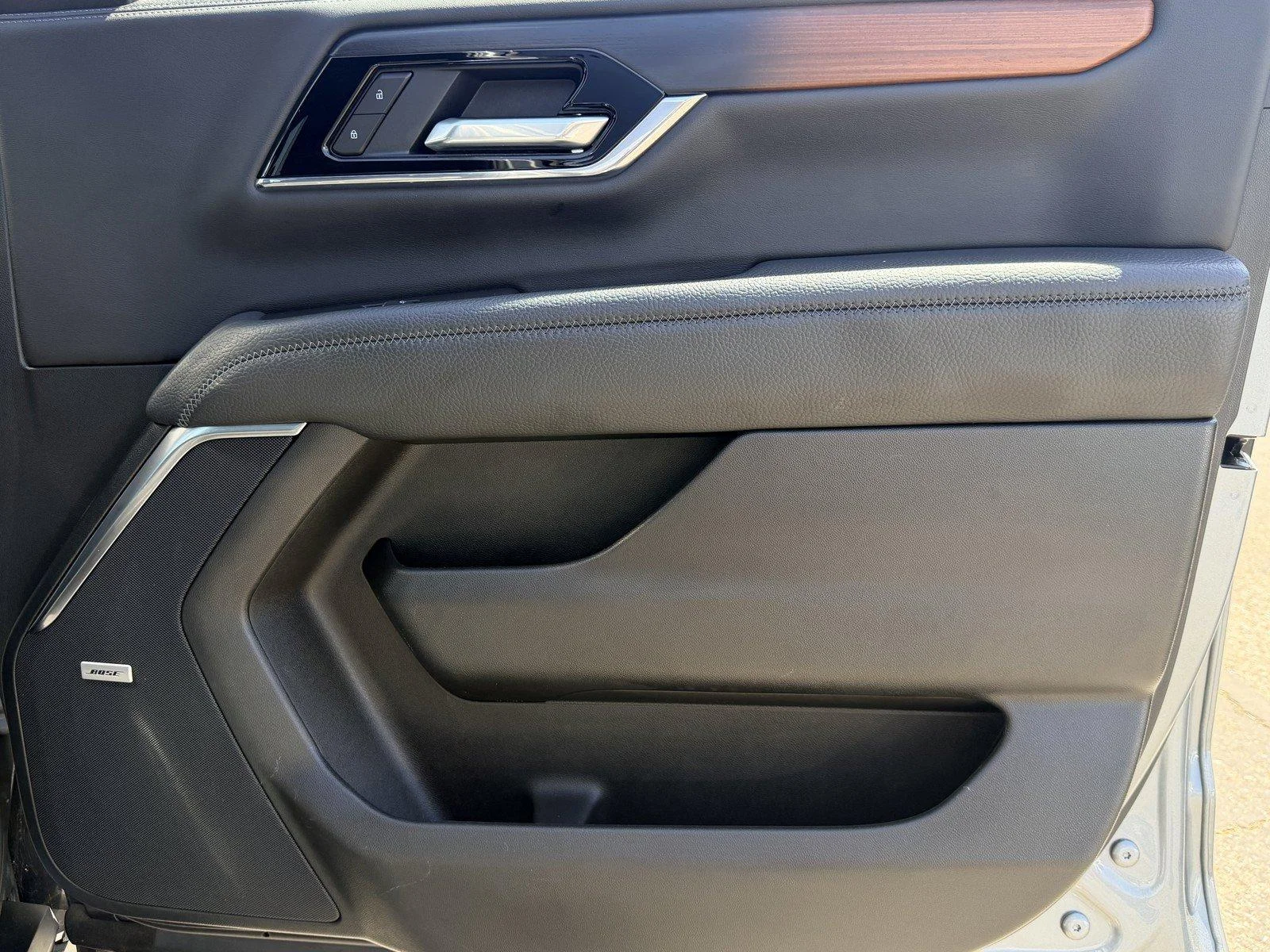 Used 2025 Sterling Metallic GMC Denali image 9