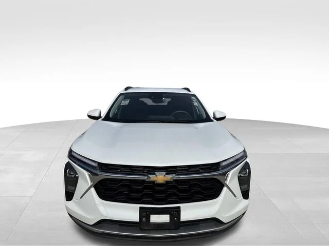 Used 2025 White Chevrolet LT image 4