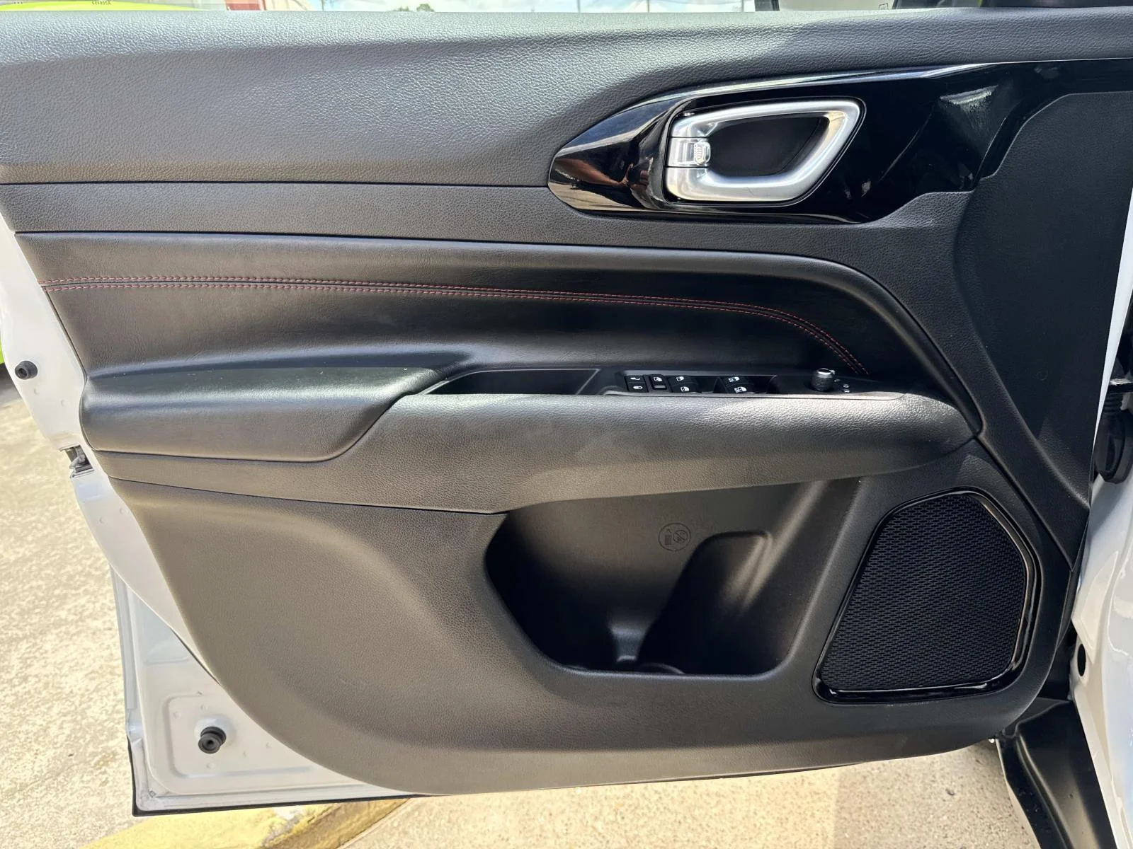 Used 2025 Bright White Clearcoat Jeep Trailhawk image 18