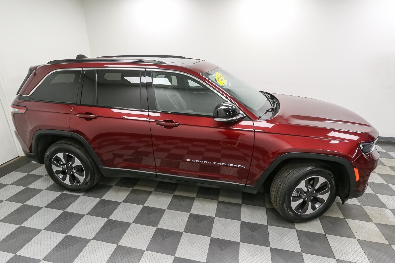 Used 2024 Velvet Red Pearlcoat Jeep LIMI image 5