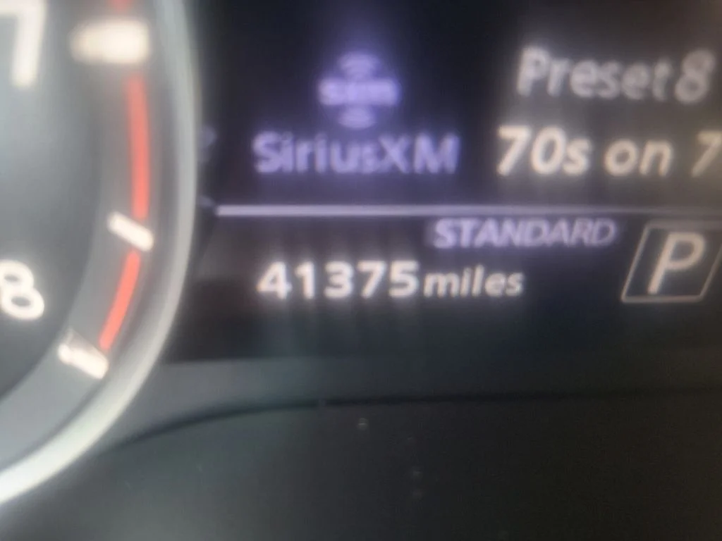 Used 2023 White INFINITI LUXE image 21