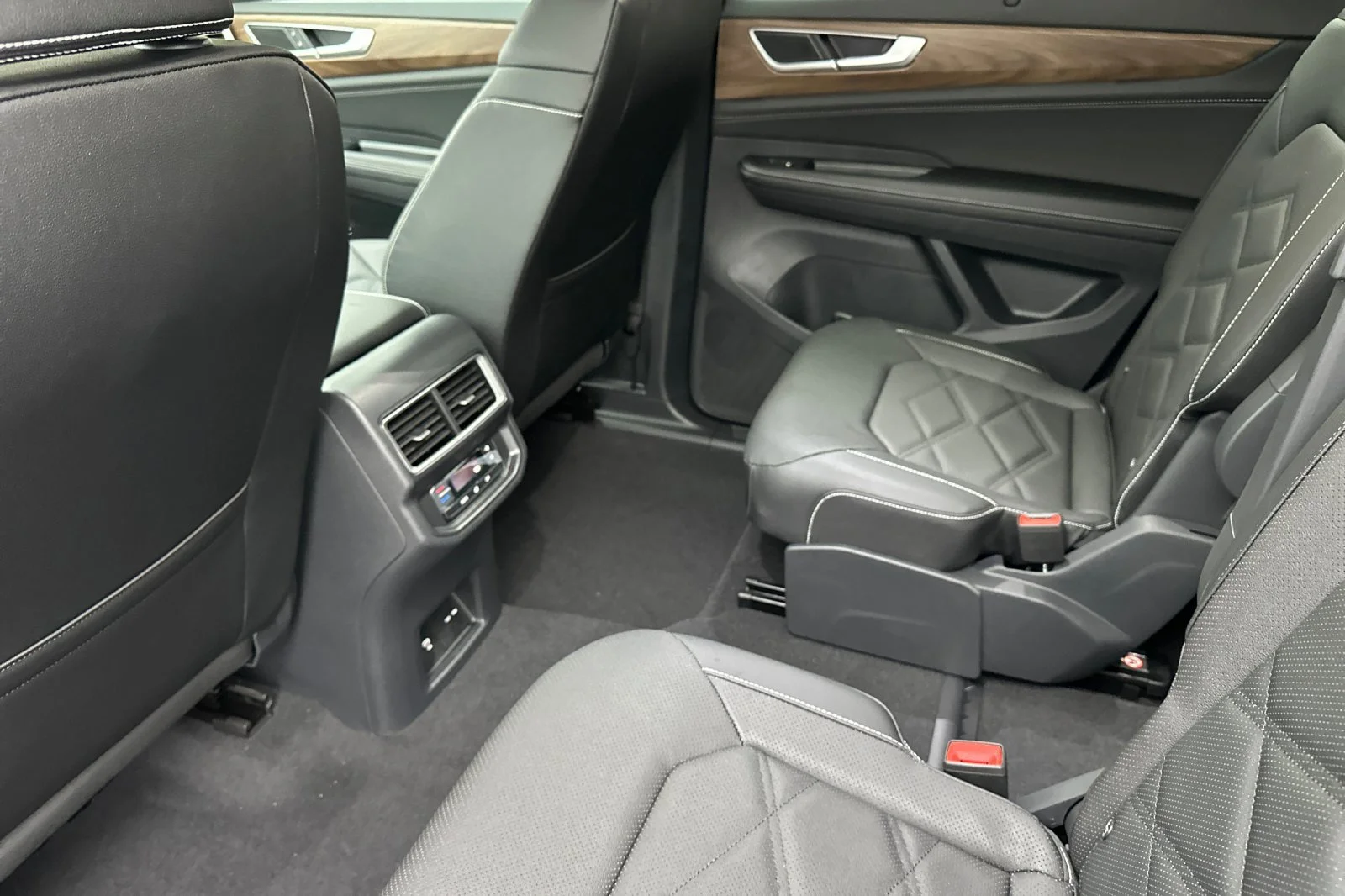 2026 Volkswagen Atlas SE w/Tech - Photo 12