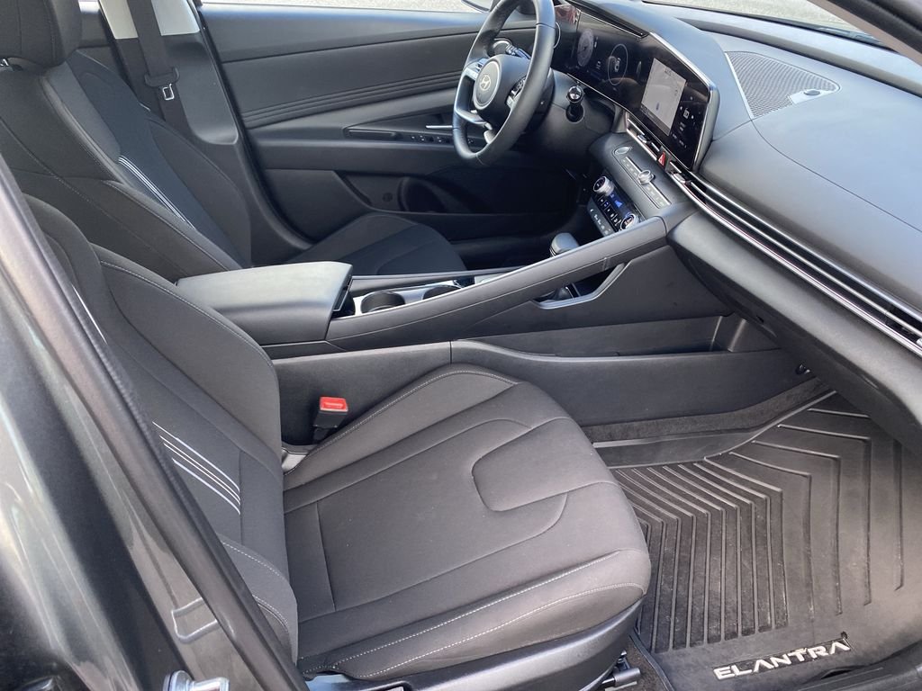 2025 Hyundai Elantra SEL - Photo 32