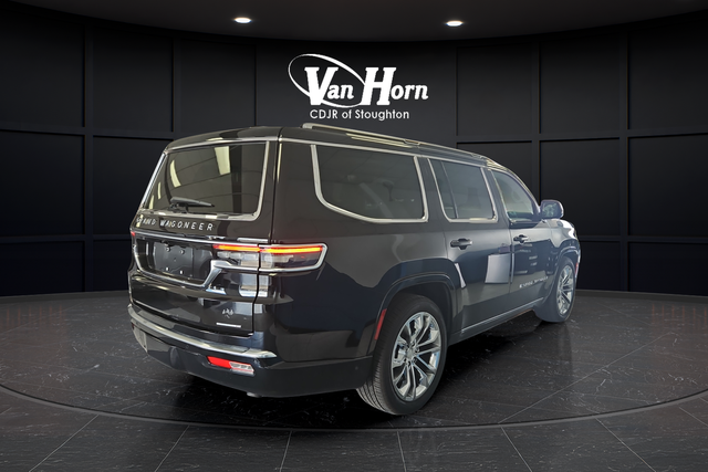 Used 2022 Diamond Black Crystal Pearlcoat Jeep Series II image 7