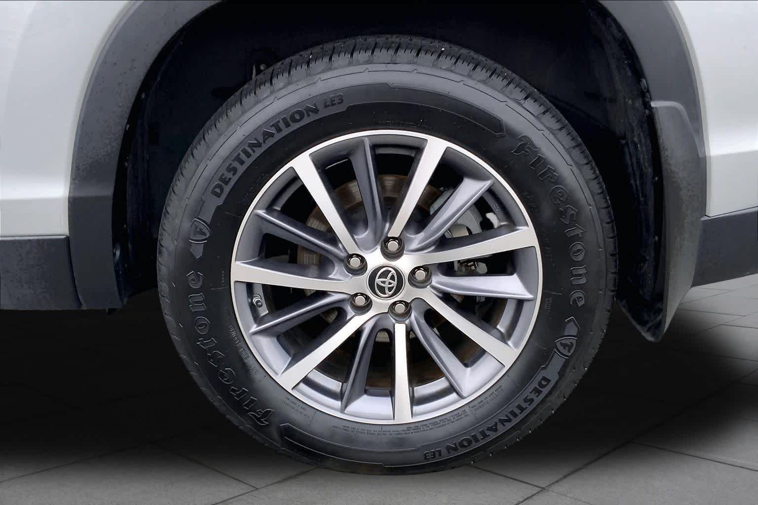 Used 2019 Celestial Silver Metallic Toyota XLE image 10