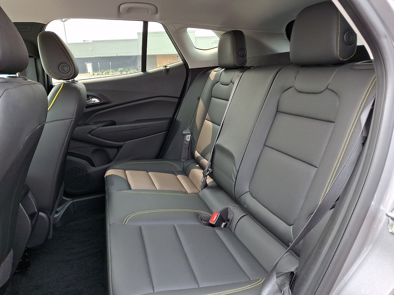 Used 2024 Sterling Gray Metallic - GZB Chevrolet FWD ACTIV image 10
