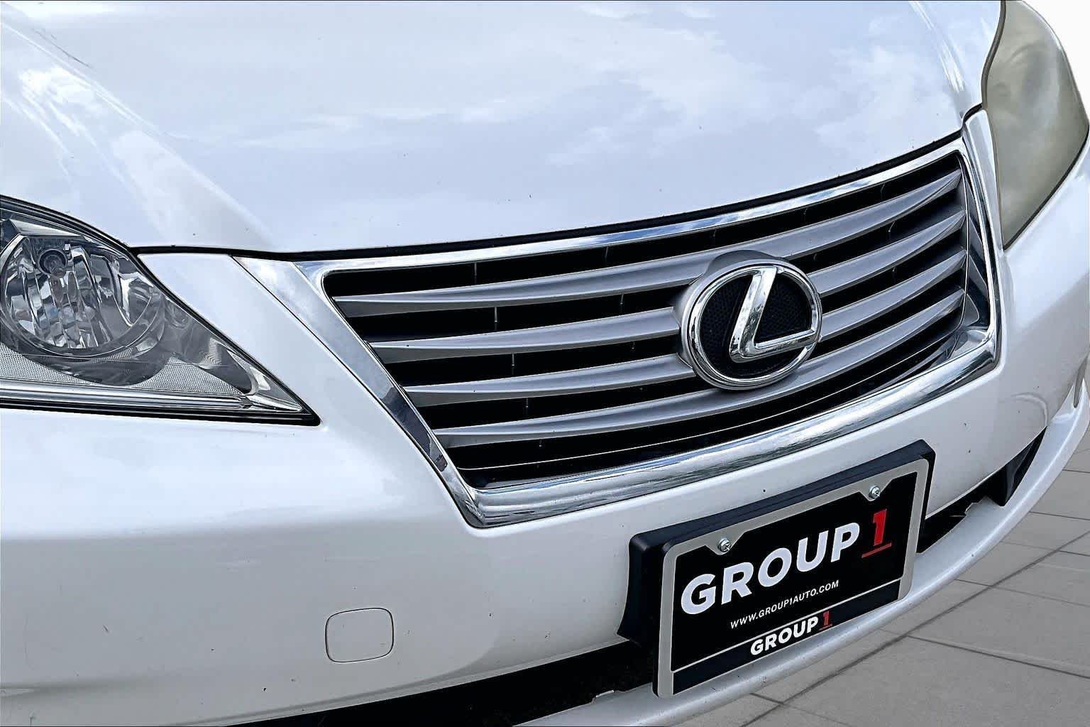 Used 2011 Starfire Pearl Lexus  image 26