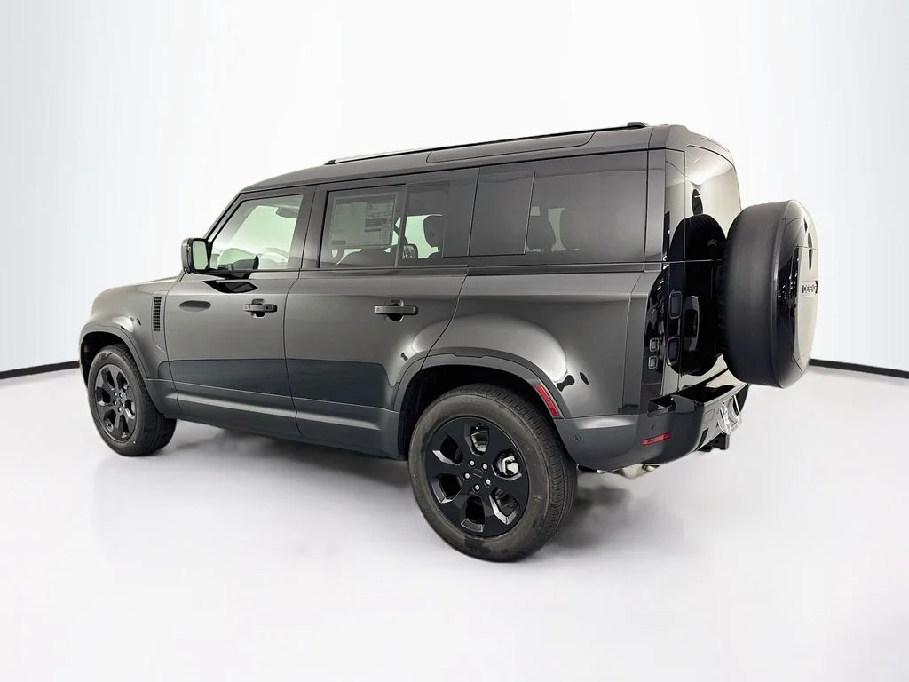 New 2026 Santorini Black Land Rover S image 7