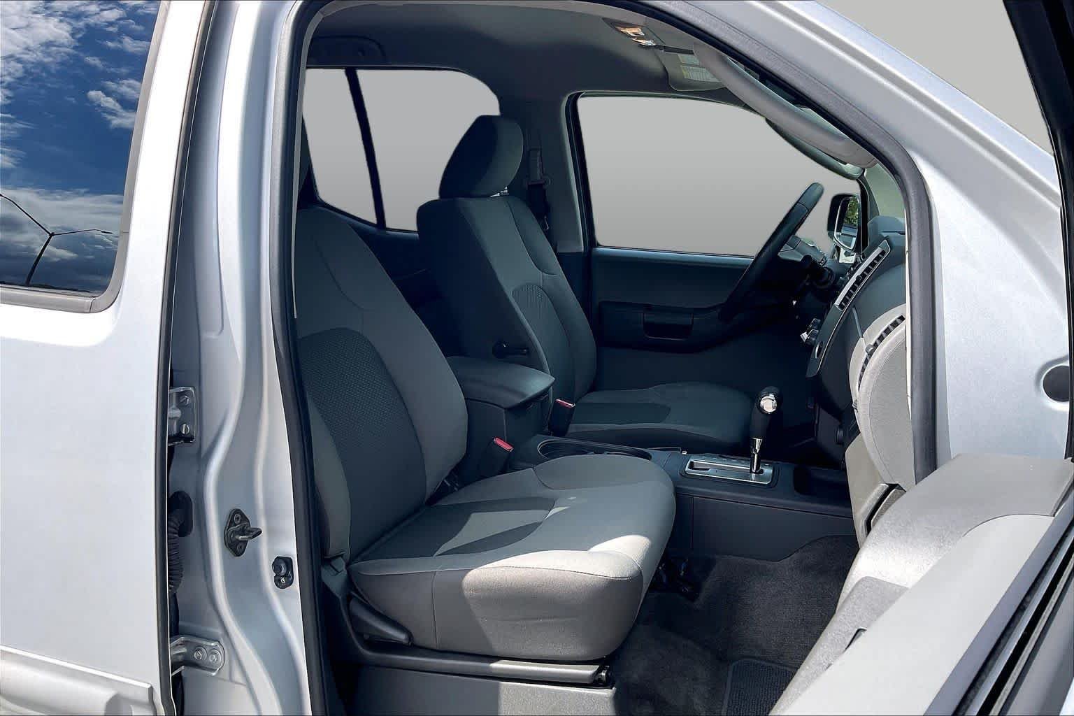 Used 2011 Silver Lightning Nissan S image 8