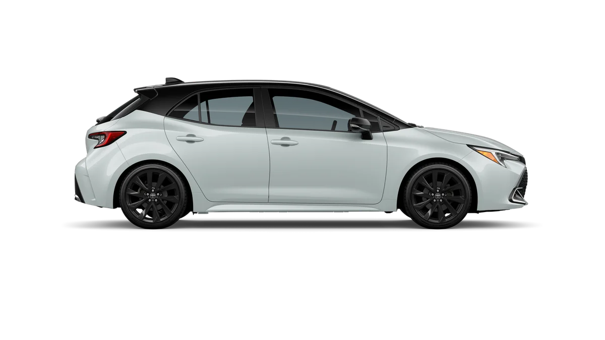 New 2026 Wind Chill Pearl with Midnight Black Metallic roof Toyota XSE image 20