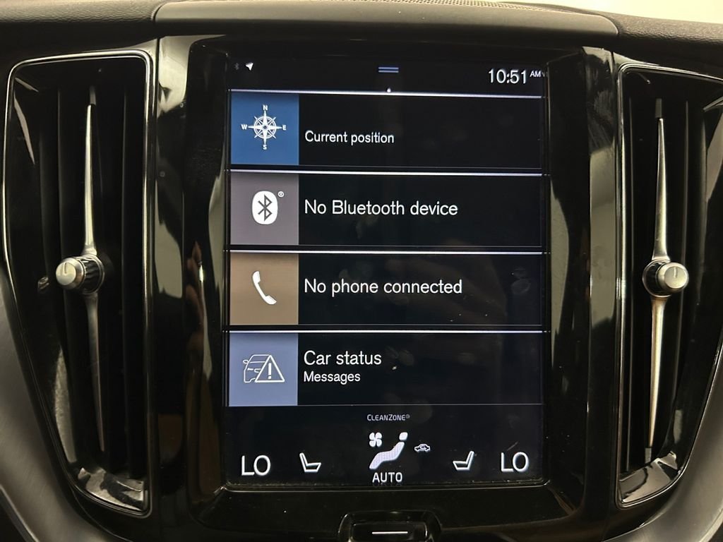 Used 2020 Blue Volvo T5 Momentum image 11