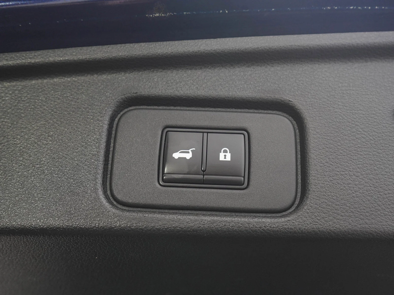 Used 2022 Deep Ocean Blue Pearl Nissan Platinum image 10