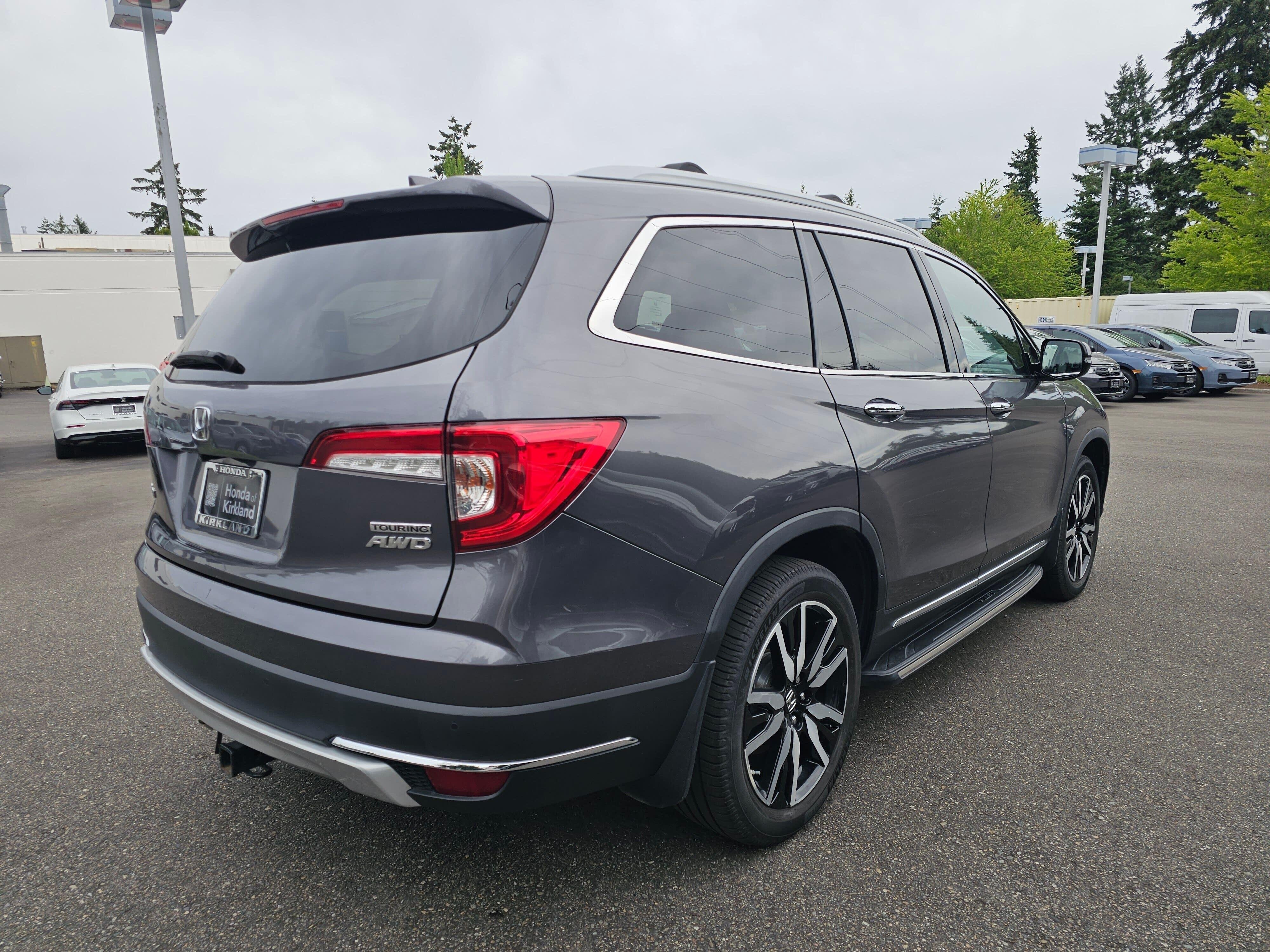 Used 2019 Modern Steel Metallic Honda Touring image 7