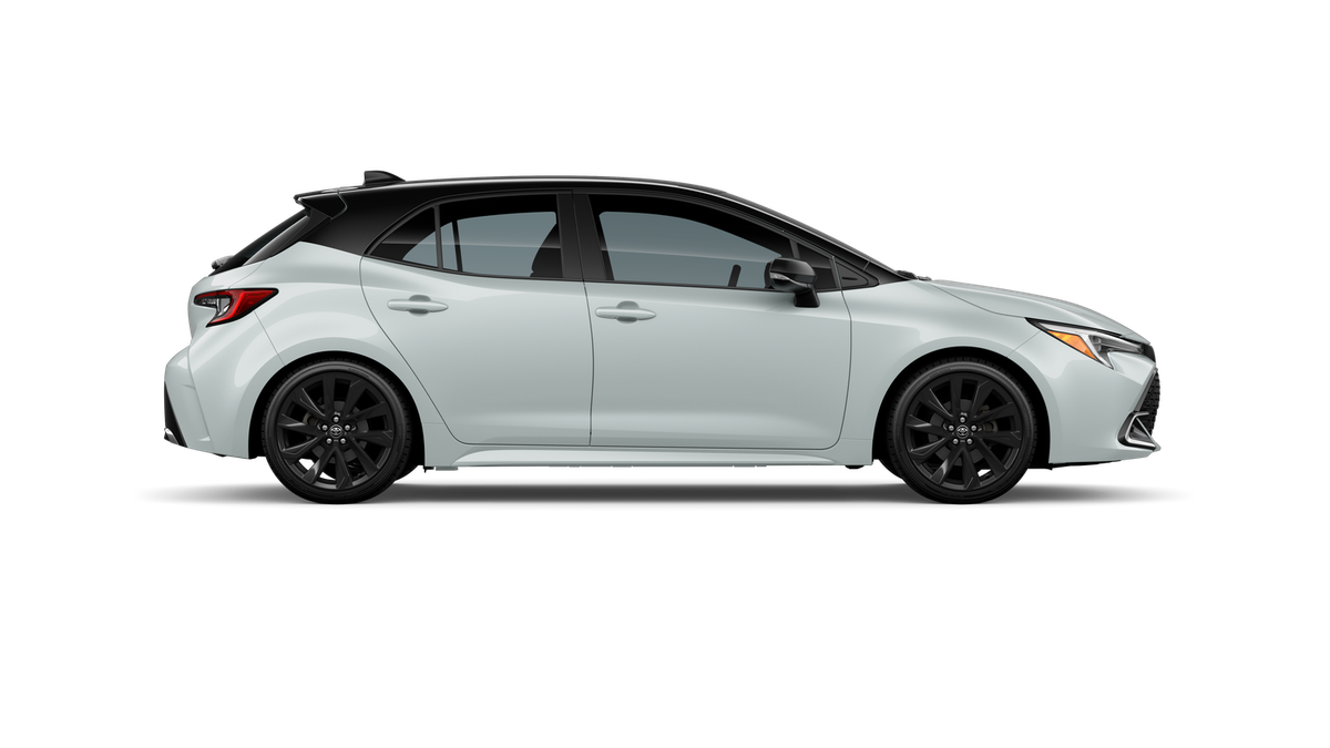 New 2026 Wind Chill Pearl with Midnight Black Metallic roof Toyota XSE image 12