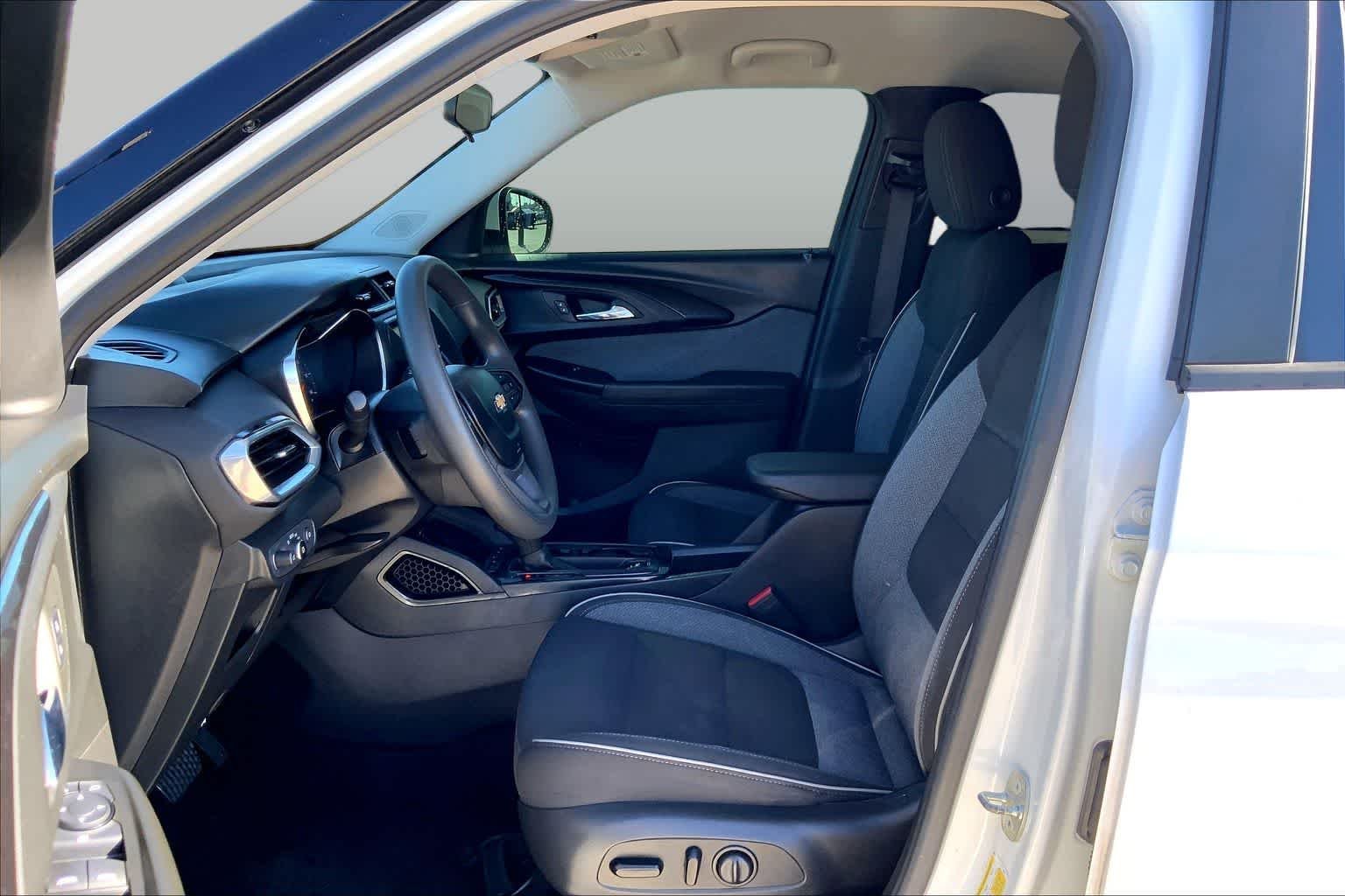 Used 2022 Summit White Chevrolet LT image 8