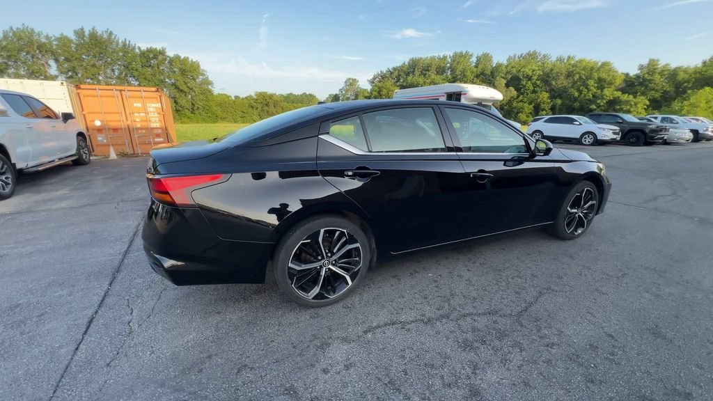 Used 2024 Black Nissan 2.5 SR image 8