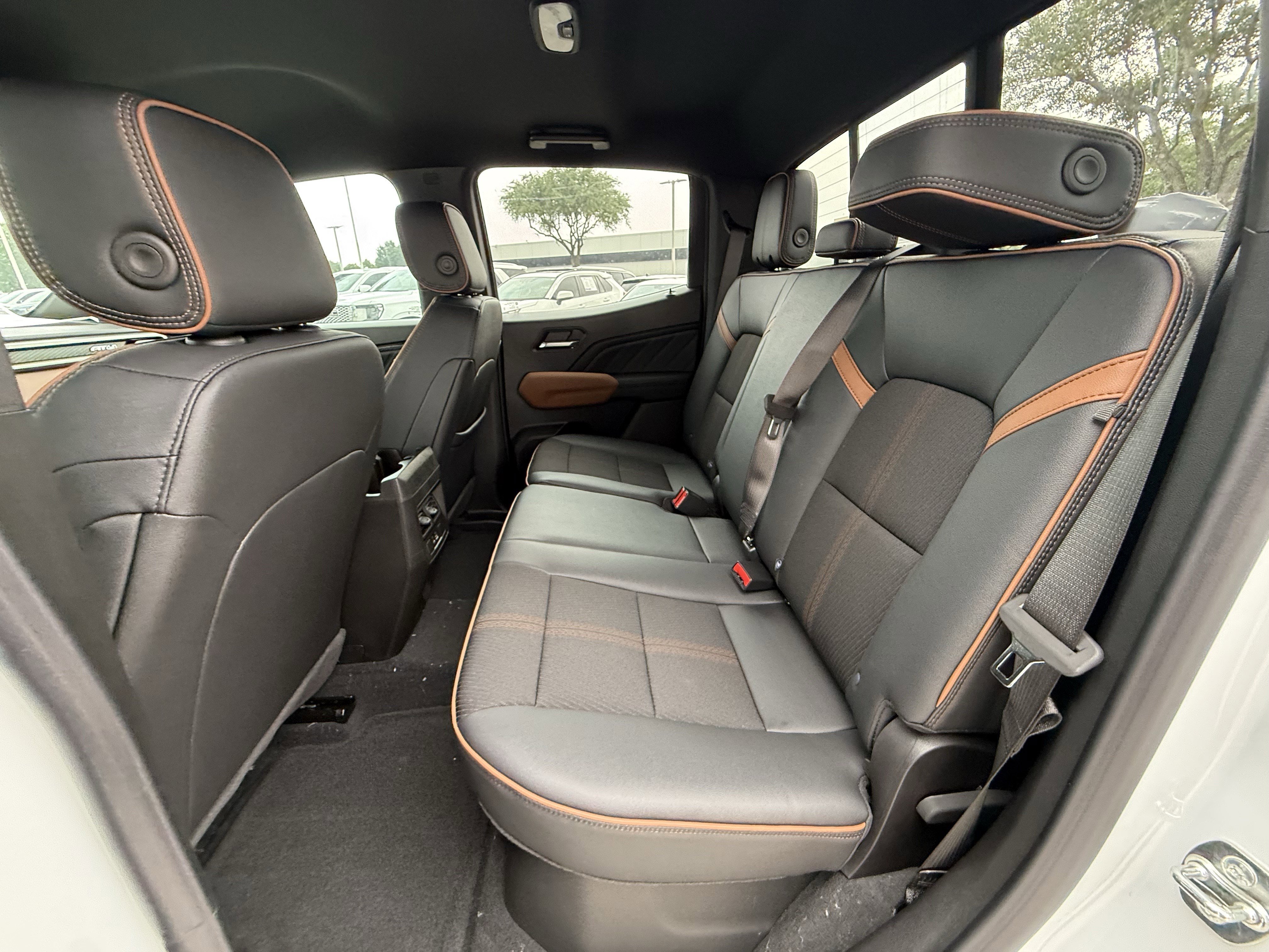 2026 GMC Canyon AT4 - Photo 15