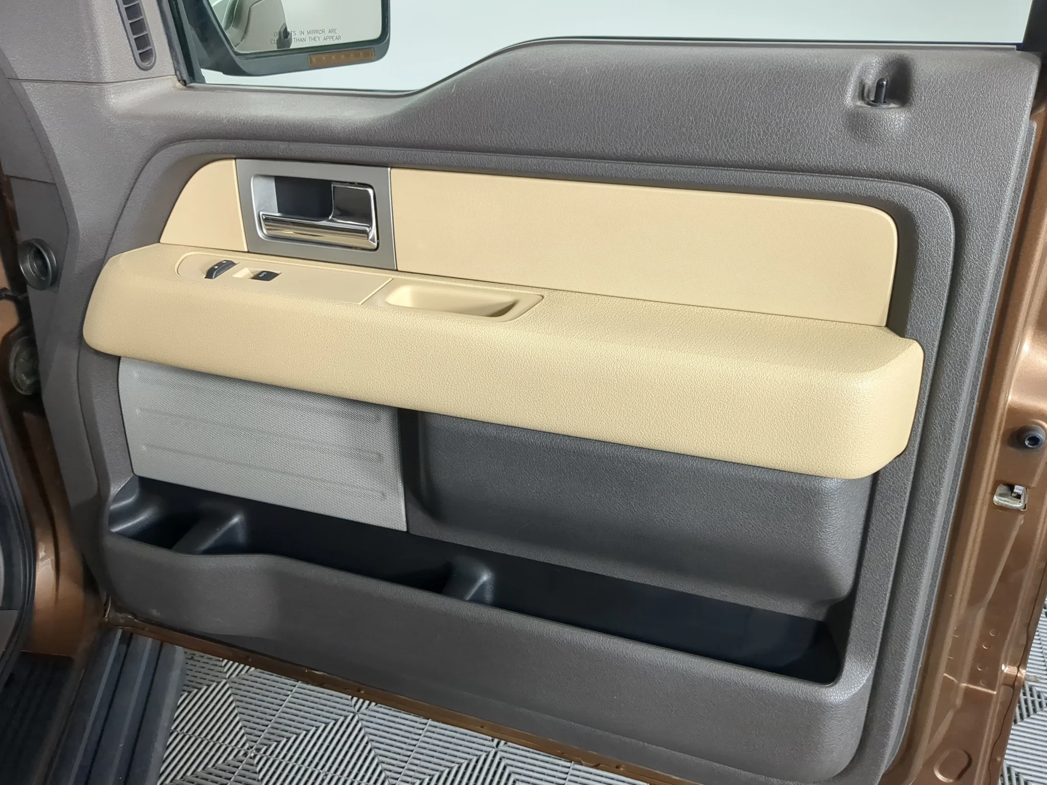 Used 2011 Golden Bronze Metallic Ford XLT image 20