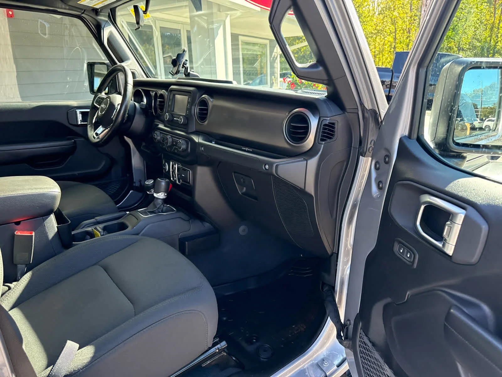 Used 2020 Billet Silver Metallic Clearcoat Jeep Sport S image 15