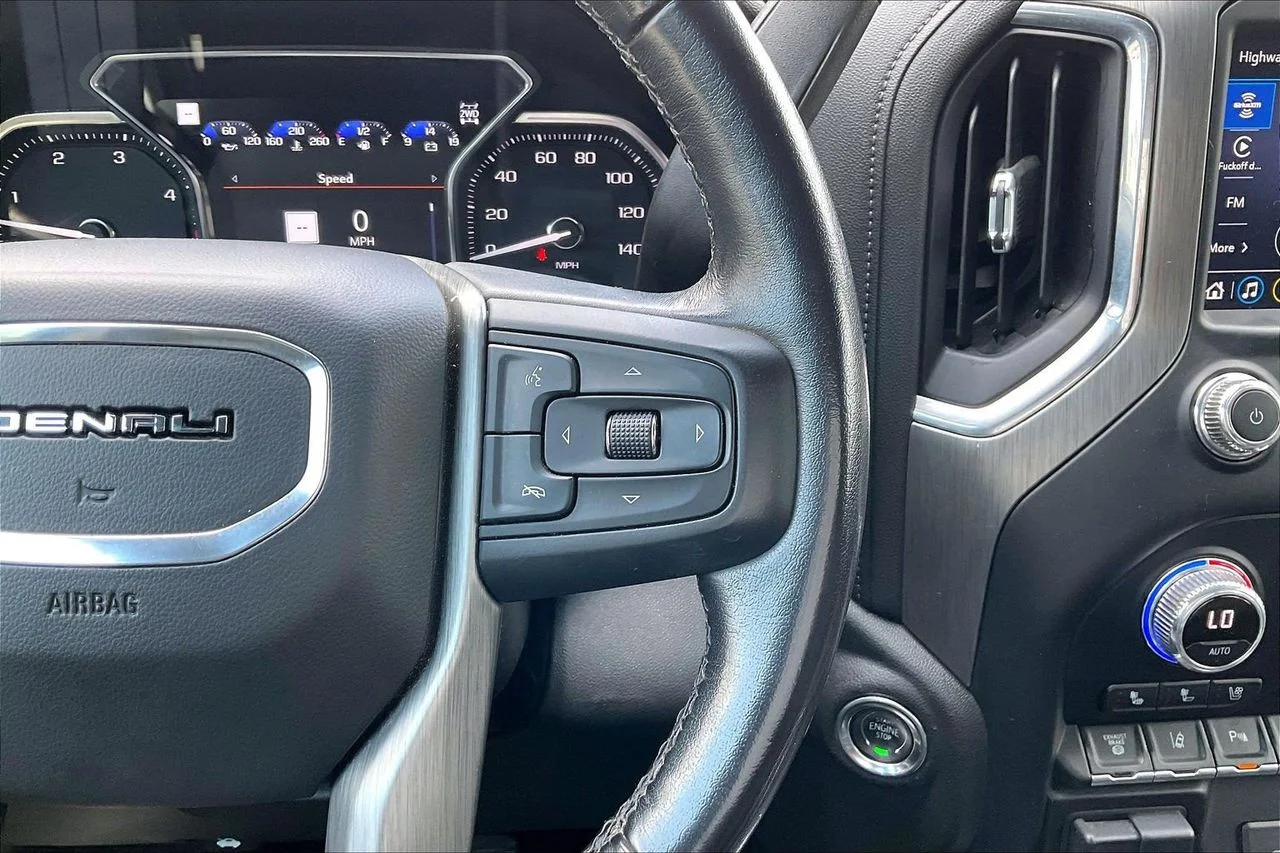 Used 2021 White GMC Denali image 32