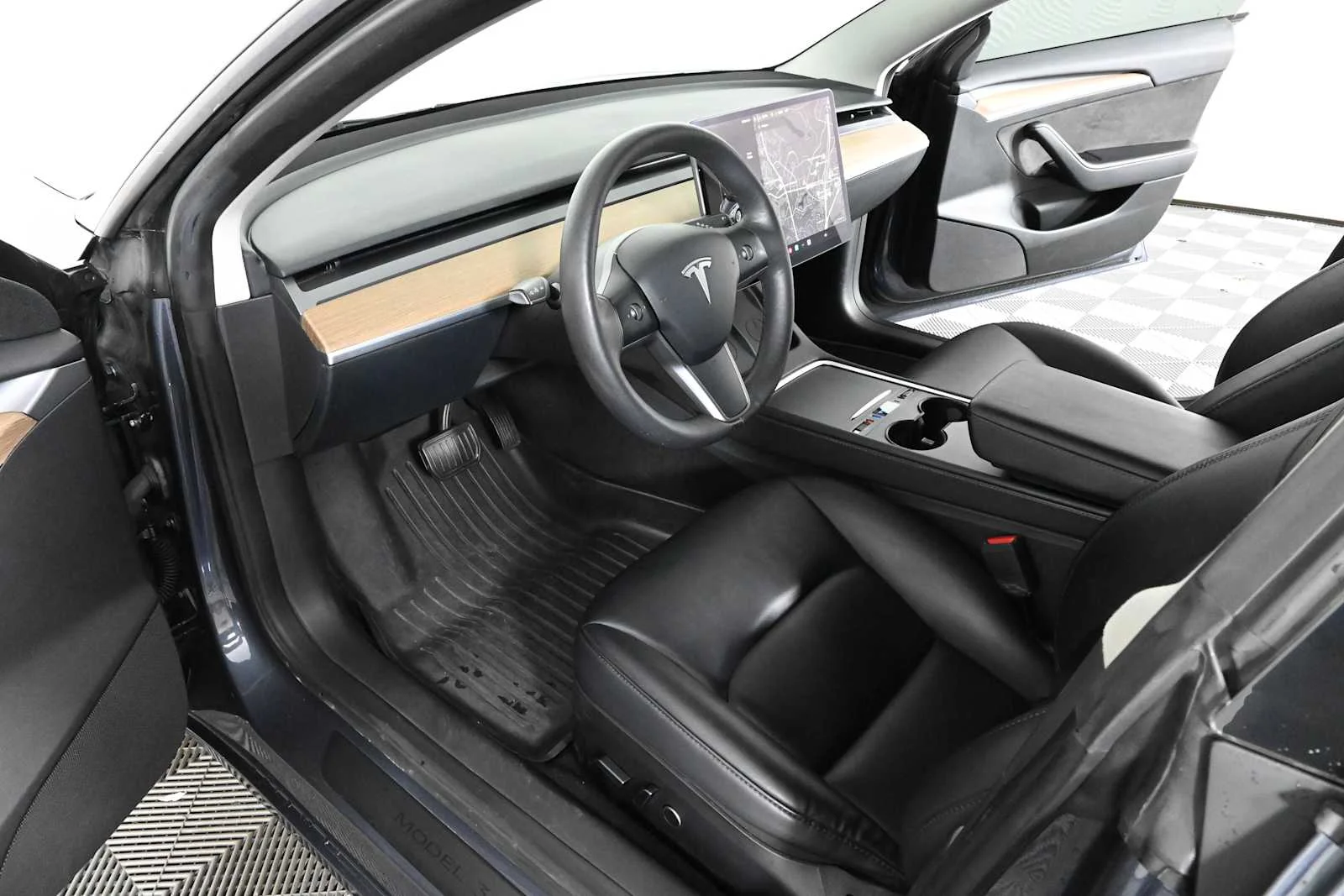 Used 2023 Midnight Silver Metallic Tesla  image 15