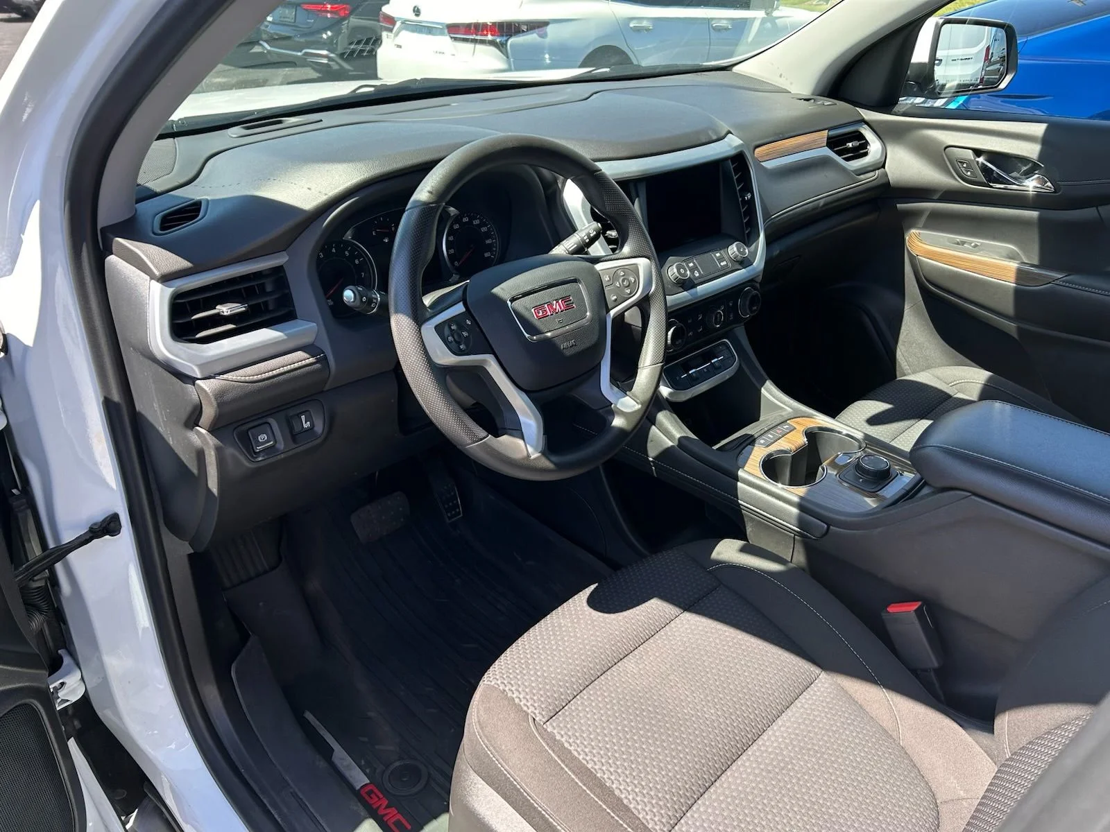 2023 GMC Acadia SLE - Photo 9
