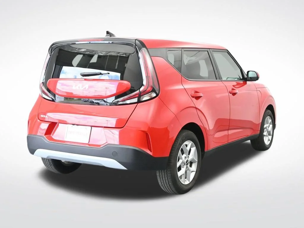 Used 2025 Red Kia LX image 5