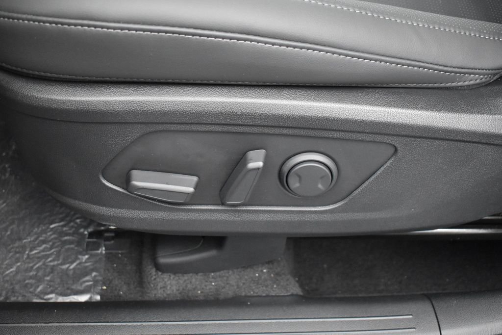 New 2026 Ivory Silver Kia S image 8