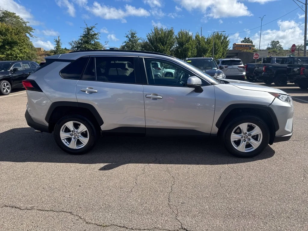 Used 2021 Silver Toyota XLE image 10