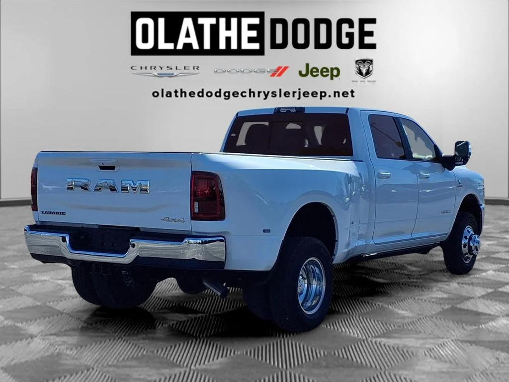 New 2026 Bright White Clear-Coat Exterior Paint RAM Laramie image 30