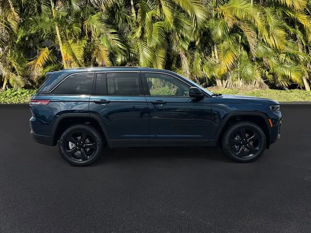 New 2026 Fathom Blue Pearl-Coat Exterior Paint Jeep Limited image 3