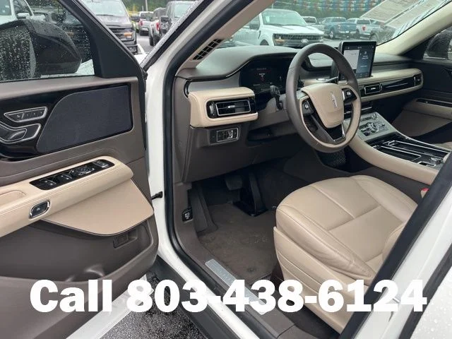 Used 2023 White Lincoln Standard image 4