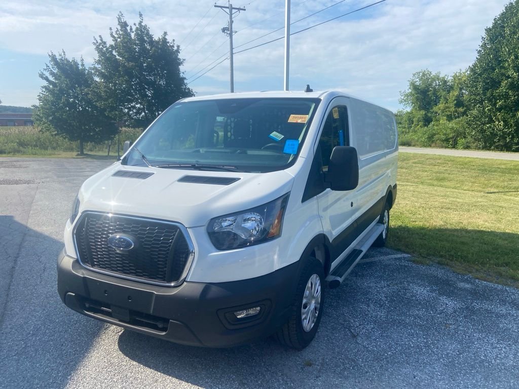 Used 2025 Oxford White Ford Base image 3