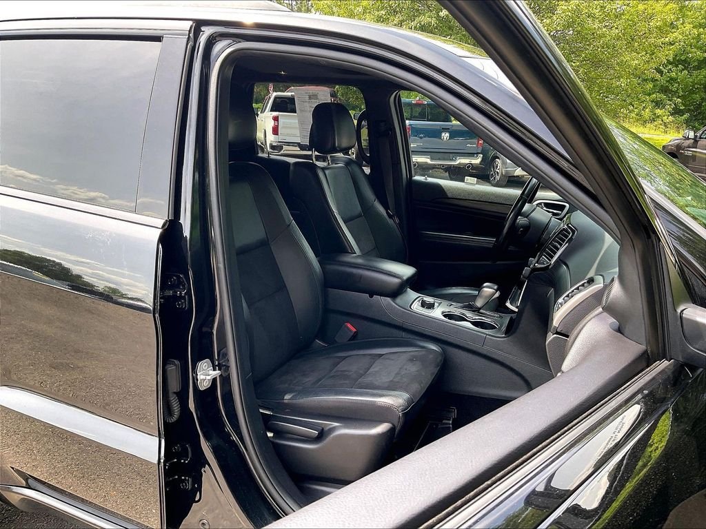 Used 2019 Black Jeep Altitude image 11