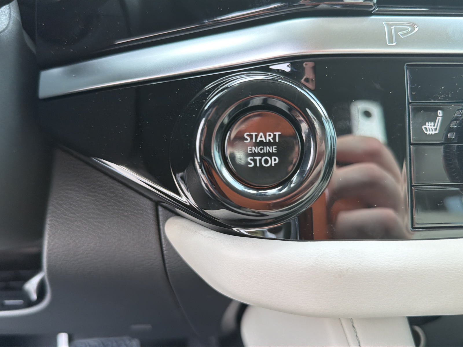 New 2026 White Nissan SL image 28