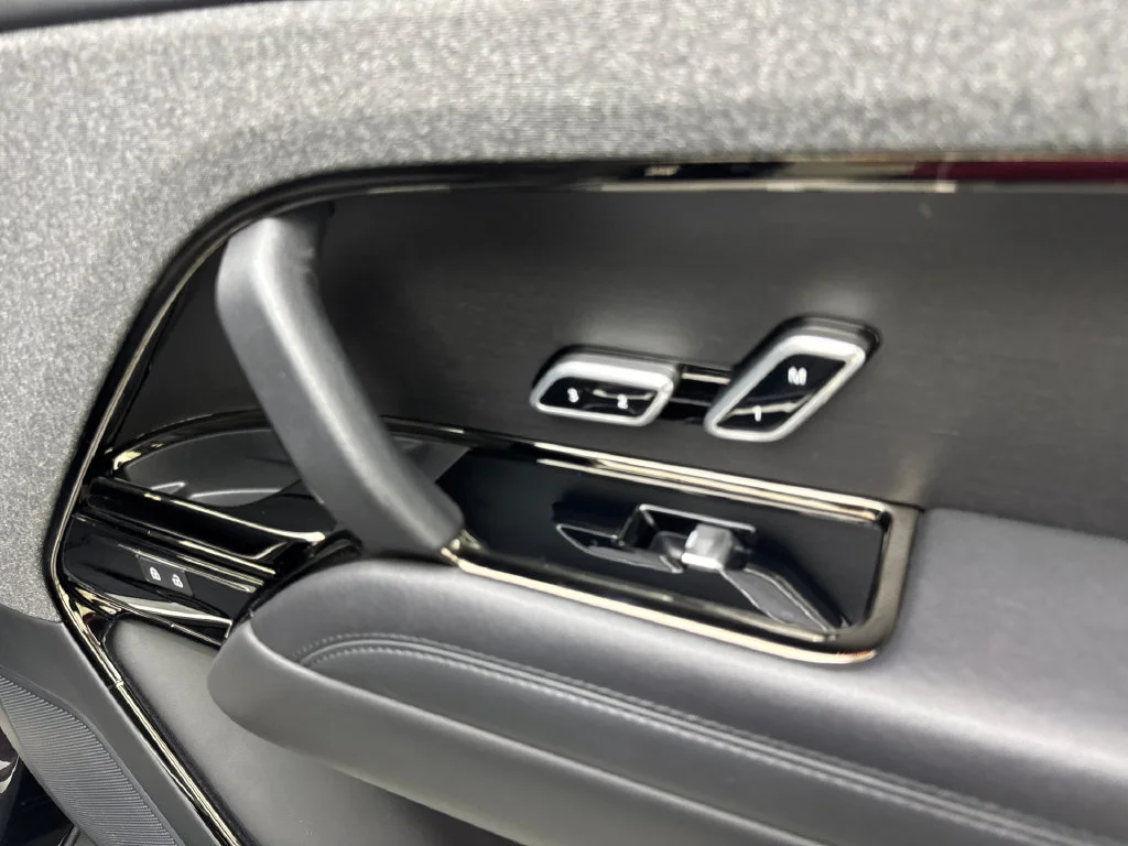 Used 2023 Black Land Rover SE image 49