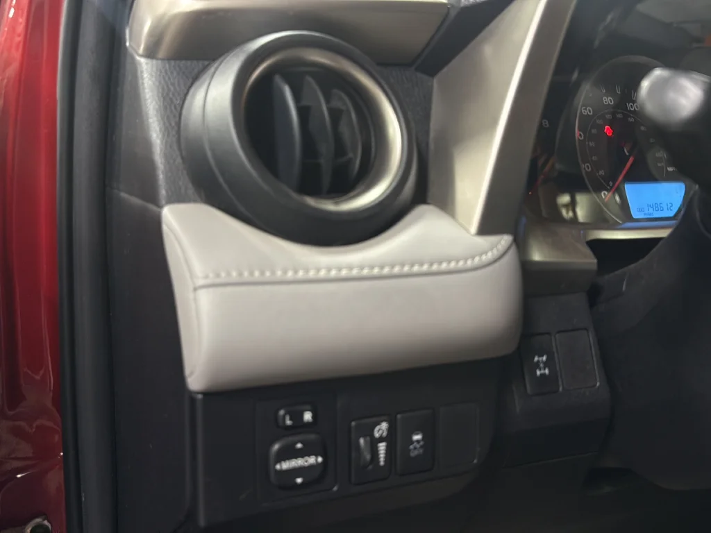 Used 2015 Red Toyota XLE image 23