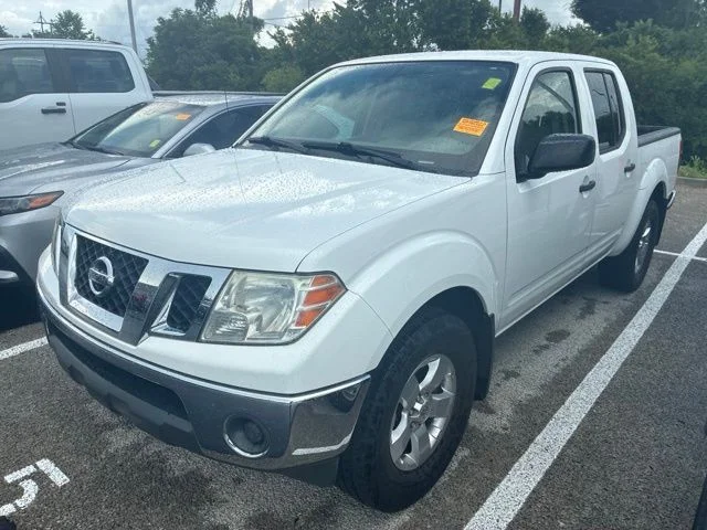 Used 2010 Avalanche Nissan SE image 3