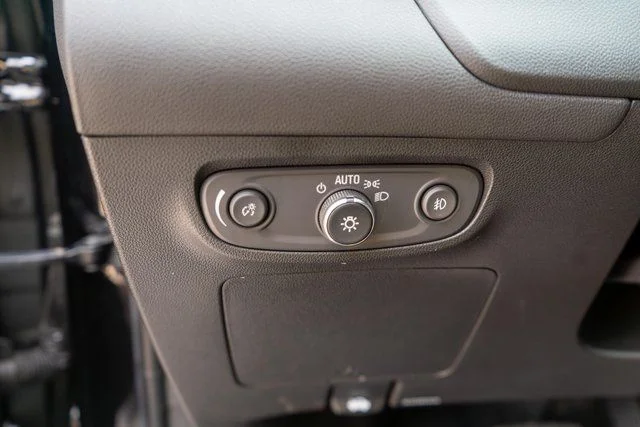 Used 2023 Black Buick Essence image 22