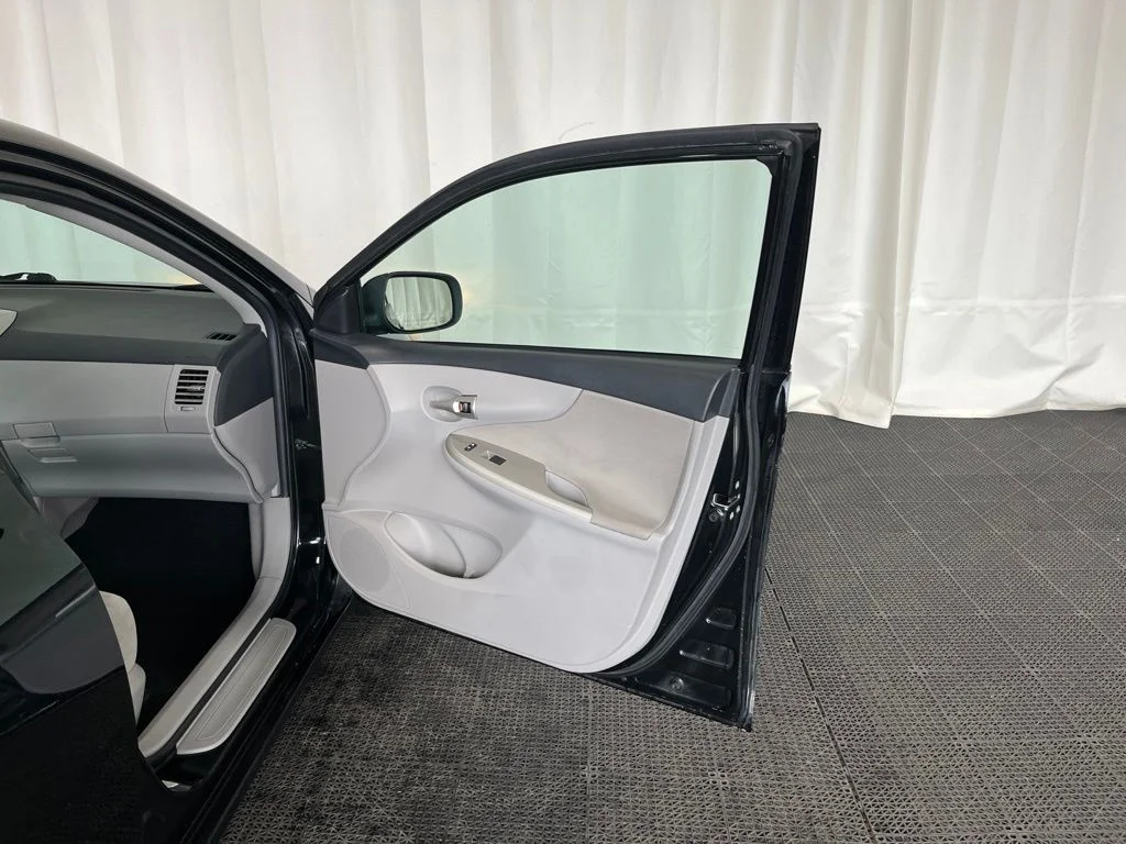 Used 2012 Black Toyota LE image 17