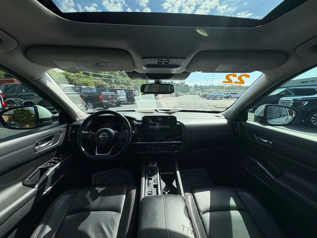 Used 2022 Brilliant Silver Met Nissan SL image 21